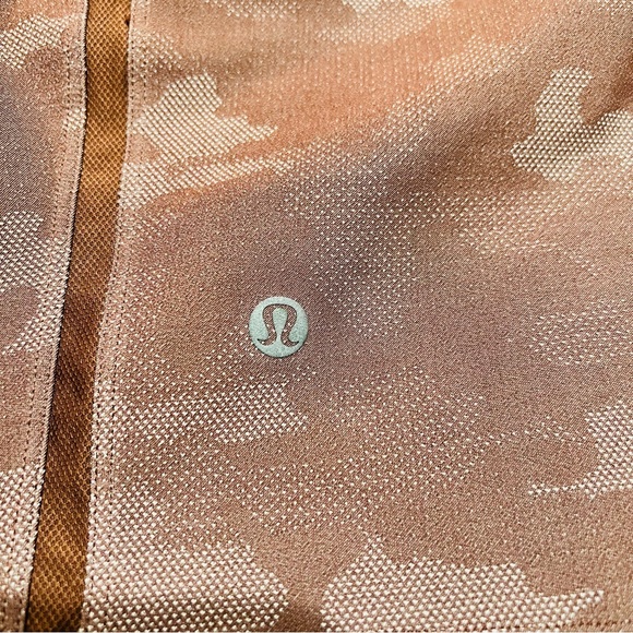 Lululemon Pace Breaker Linerless Camo Brown Short 7'' - Size M - Picture 10 of 11